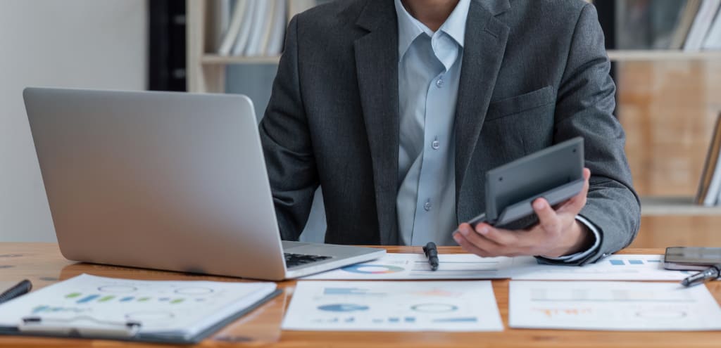 Todo lo que debes saber sobre la declaración de la renta: Conoce los requisitos, plazos y deducciones importantes para cumplir con tu obligación fiscal y evitar multas.